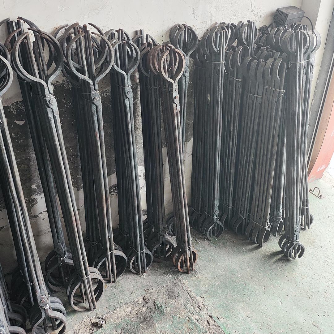 Aluminum profile extrusion press machine loose dummy block clamp tongs